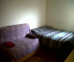 Nice sunny and fully furnished room for rent in Barcelona