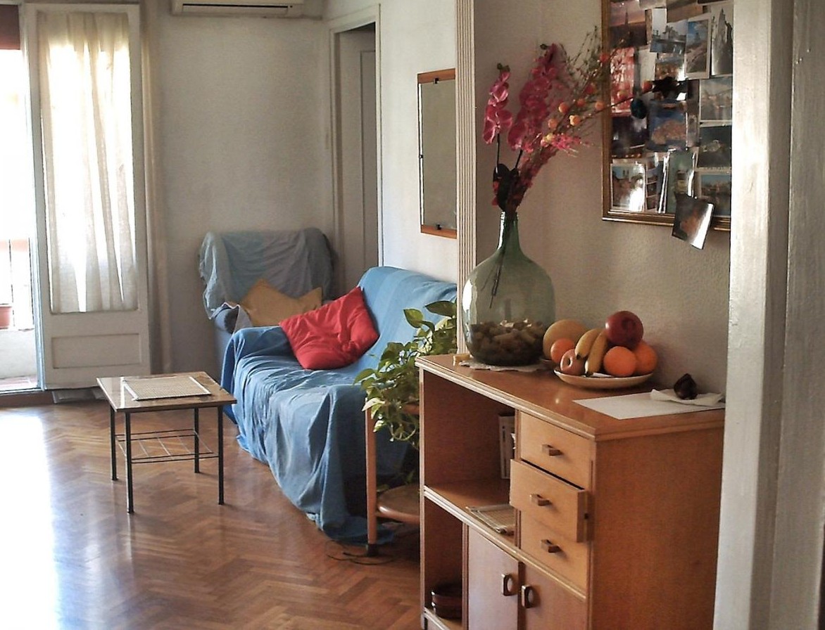 Habitacion en piso soleado en Gracia