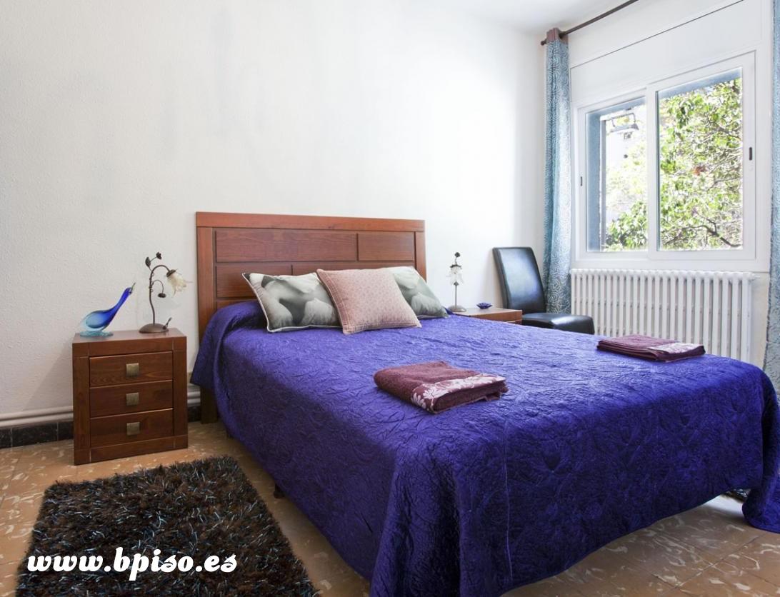 Habitacion doble con cama de matrimonio en Barcelona